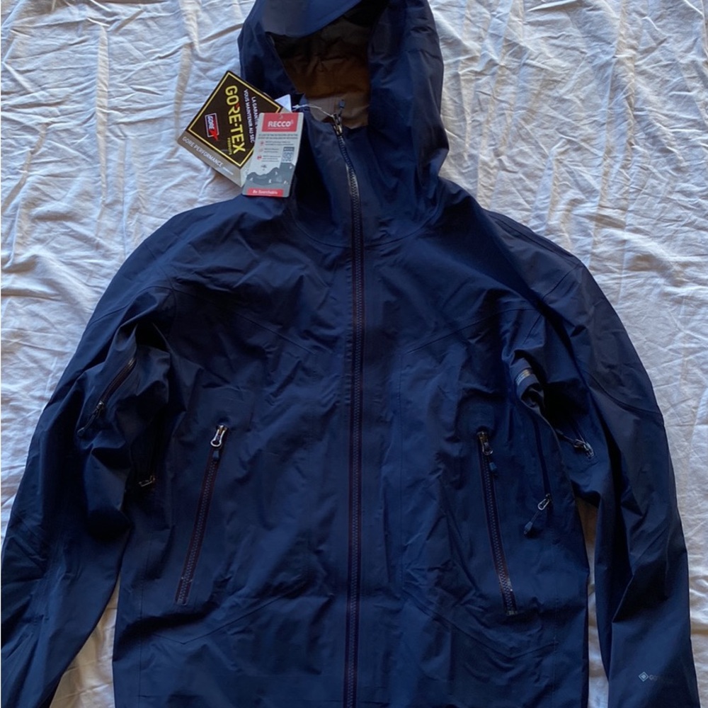 MEC Blue Performance Jacket with Hood and Water-Resistant Fabric